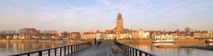 Aanzicht Deventer vanaf overkant